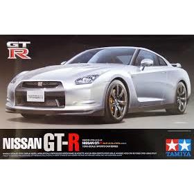 NISSAN GT-R STREETVERSION 1/24 TAMIYA