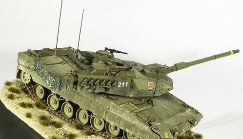 LEOPARD 2E ESPAÑA 1/35 HOBBYBOSS 82432