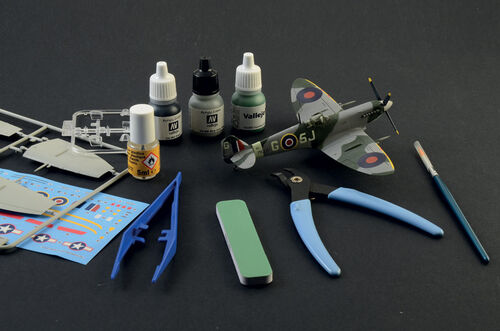 SPITFIRE MK.IX 1/72 STARTER SET ITALERI