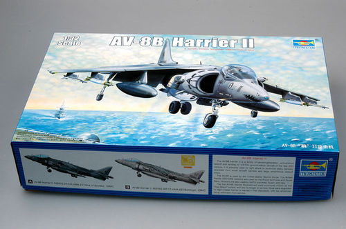 HARRIER II AV-8B 1/32 TRUMPETER