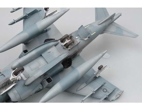 HARRIER II AV-8B 1/32 TRUMPETER